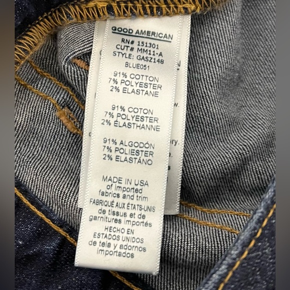 Good American Side Zip Skinny Jeans in a dark wash - Picture 6 of 7